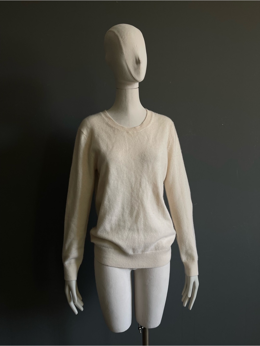 Aritzia Babaton Quarterly 100% Cashmere Ivory Crewneck Sweater Coastal Chic US M